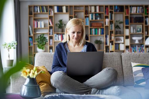 Lady-sitting-on-couch-with-laptop-.jpg