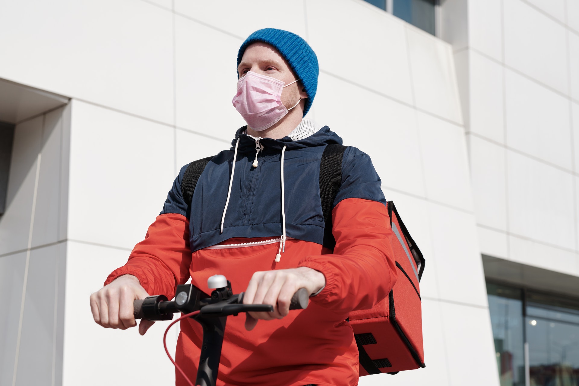 Man-on-electric-scooter-with-mask-on.jpg